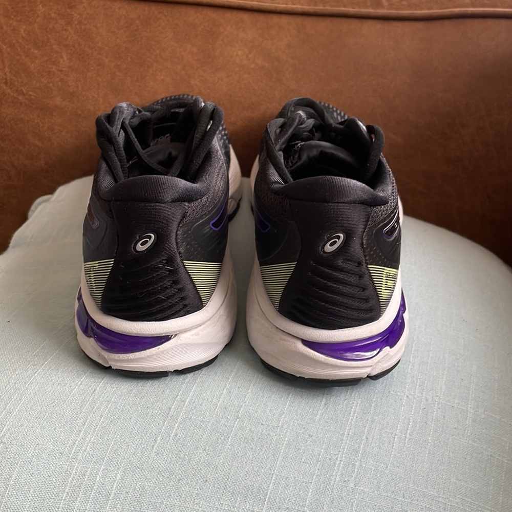 ASICS - Picture 3 of 7
